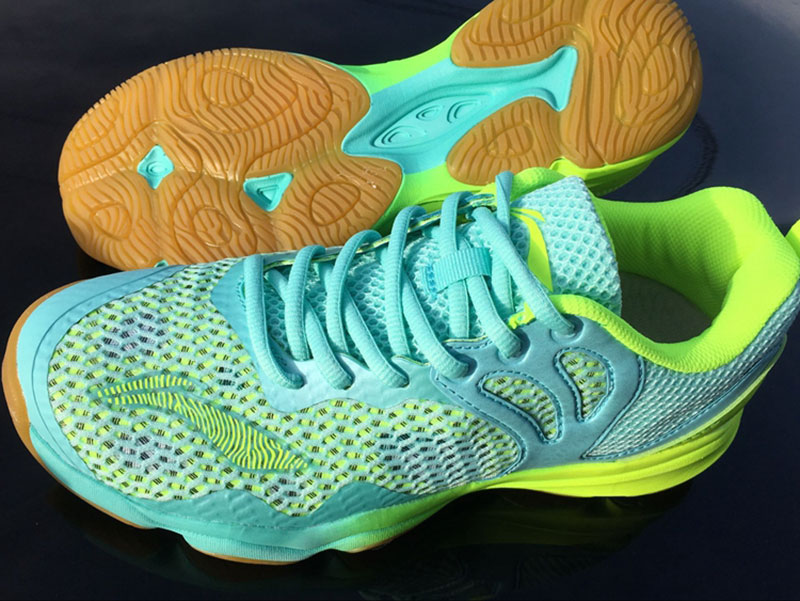 Ladies Badminton Shoes: 2018 Li-ning Women Training Badminton Shoes Footwear,Li-ning AYTN034